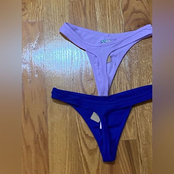 VS Pink thong Panties - Picture 2 of 5